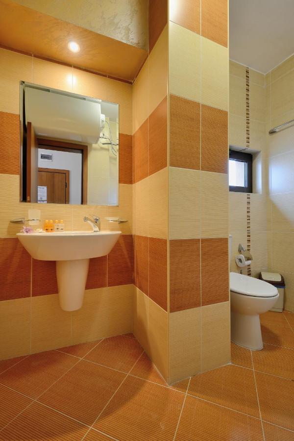 Fantasy Apartaments And Studios Avenue Комплекс Фантазия Хисаря Zewnętrze zdjęcie